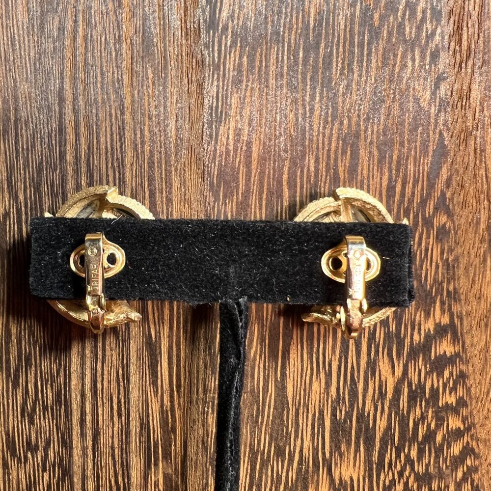 Vintage Crown Trifari Goldtone Clip Earrings, Black Glass Details - Picture 2 of 7